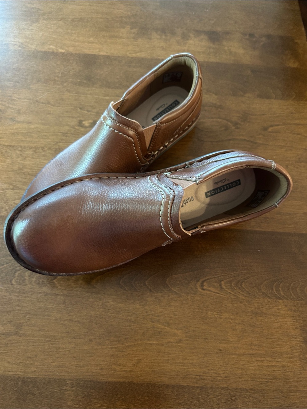 Clarks women’s Slip-On Loafers - Brown. Like new!